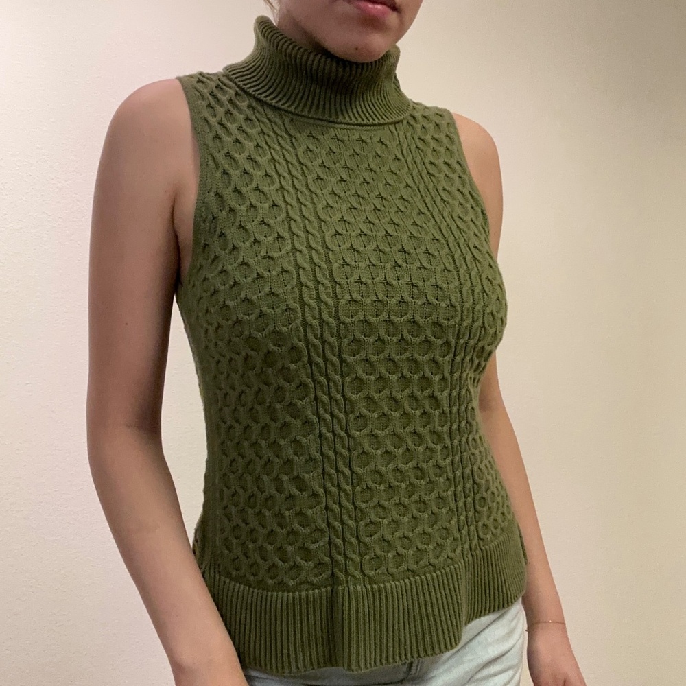 Tommy Bahama Cable Knit Sweater Vest - Medium